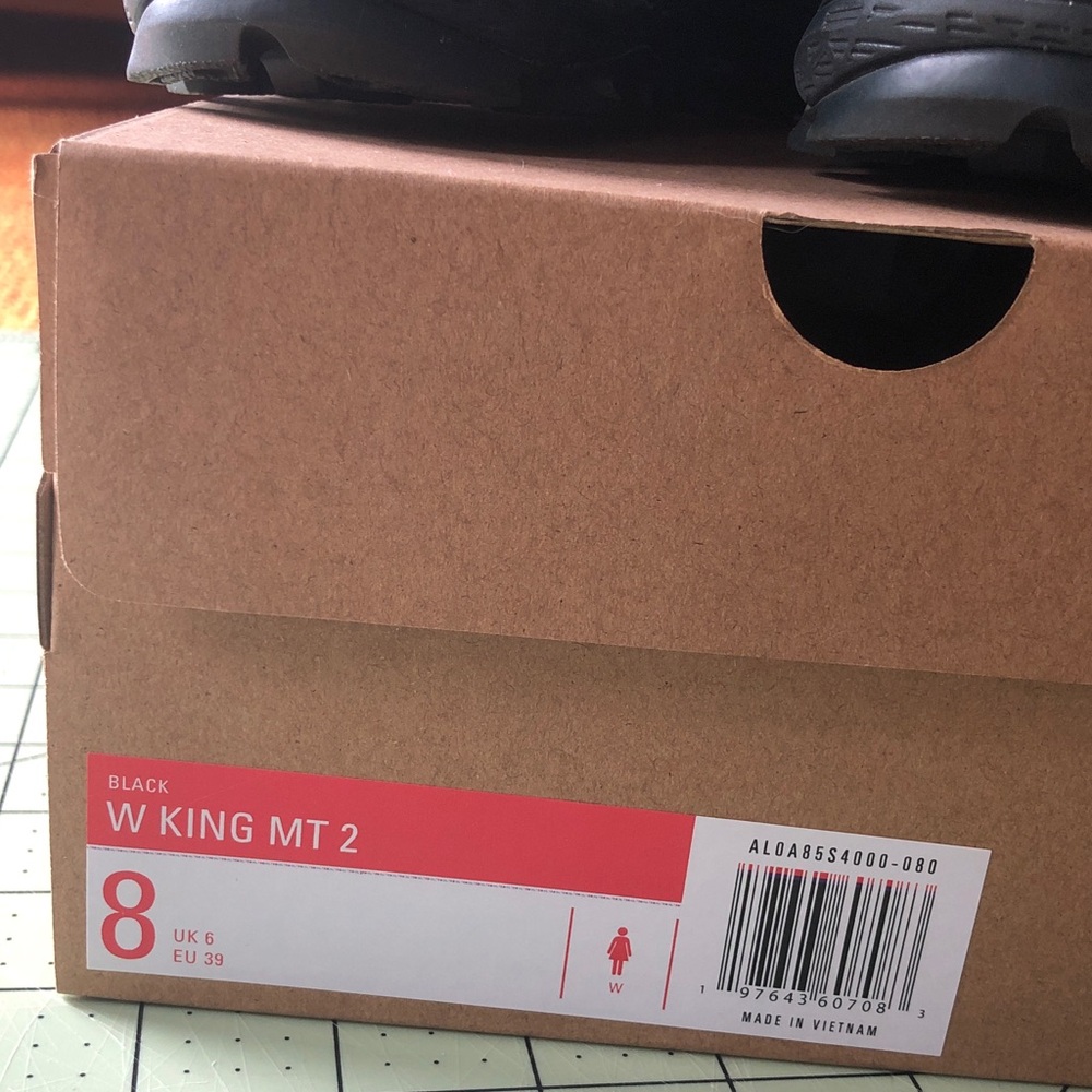 Altra women’s King MT 2 like new size 8 - Picture 8 of 9